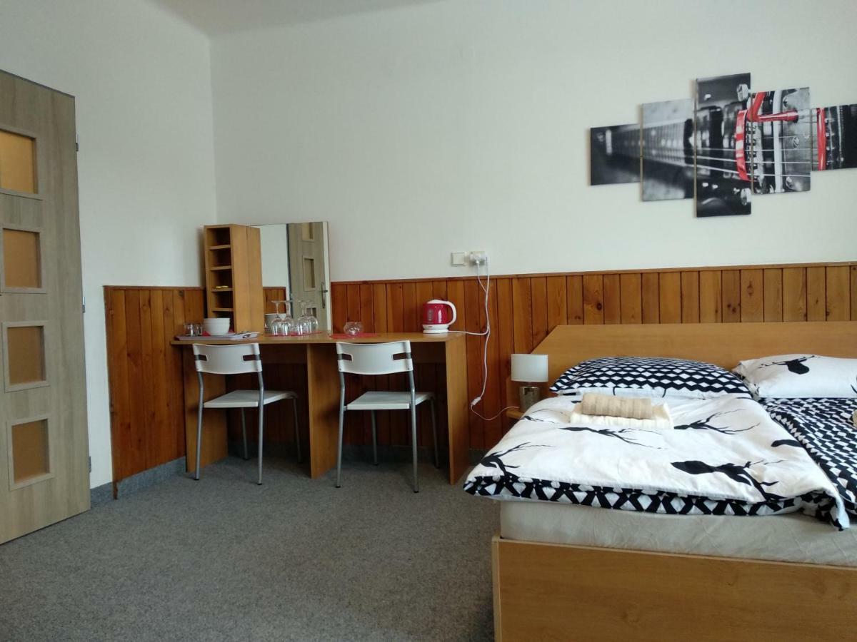 ホテル Prazdninovy Dum Na Panorame ヤーヒモフ エクステリア 写真